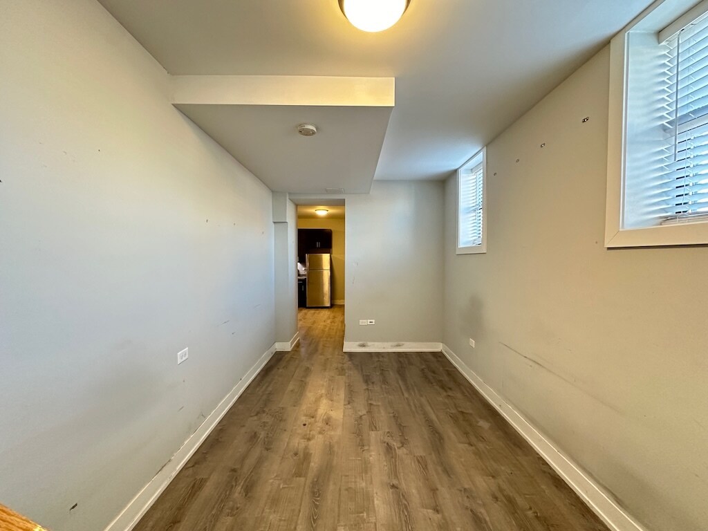 Building Photo - 712 W Brompton Ave