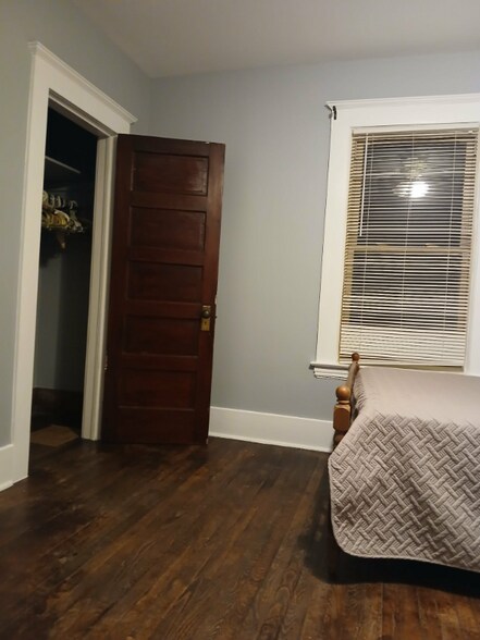 Building Photo - 315 Boyden St