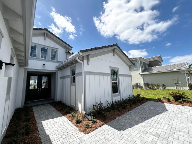 Building Photo - 15192 Wildwood Cir