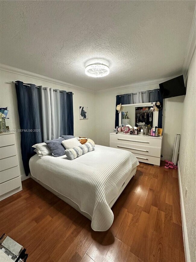 Building Photo - 5010 E 1st Ave