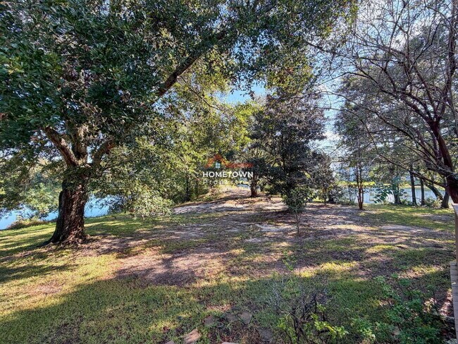 Building Photo - 1490 Chalet Pl