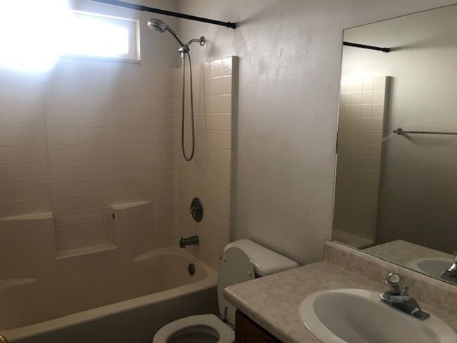 Building Photo - 67 N 200 E
