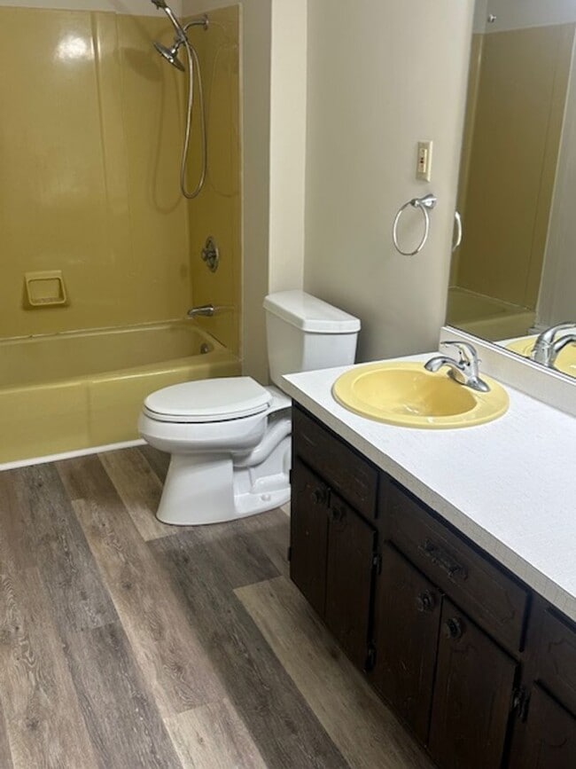 Building Photo - 132 S 5th Ave