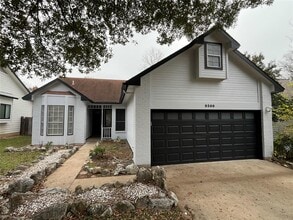 Building Photo - 9309 Roxanna Dr