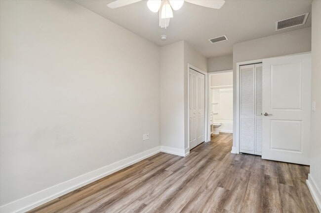 Building Photo - Live next to campus and all things Gainesv...