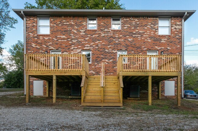 Building Photo - Beautiful Two Bedroom Columbia Duplex – Mi...