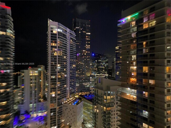 Building Photo - 1155 Brickell Bay Dr