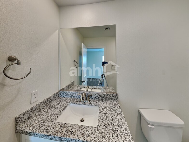 Building Photo - 6106 W Haleh Ave