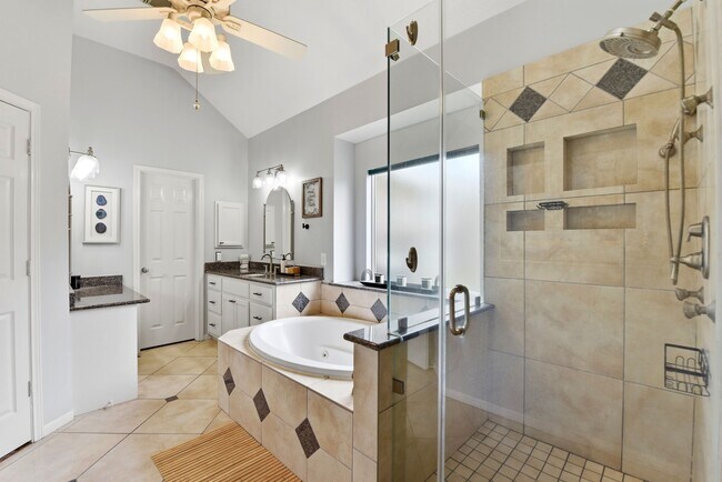 Building Photo - 2105 Mossy Trail Dr