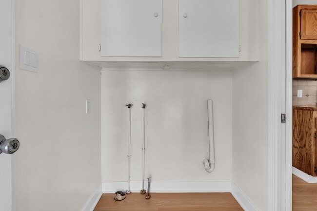 Building Photo - 6120 E Walton St