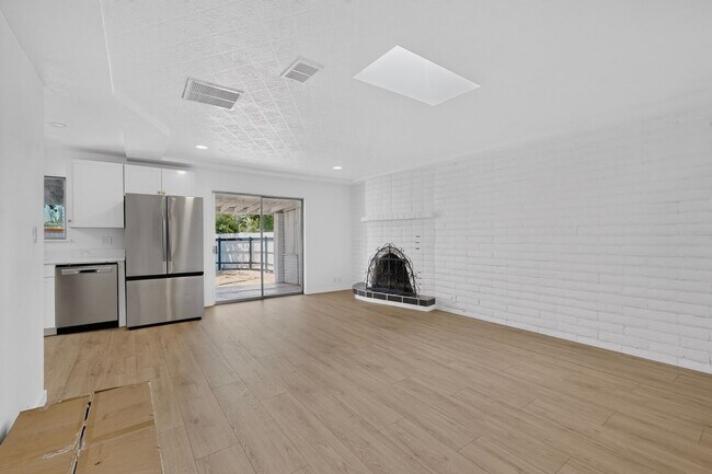Building Photo - 824 Ortega Rd NW
