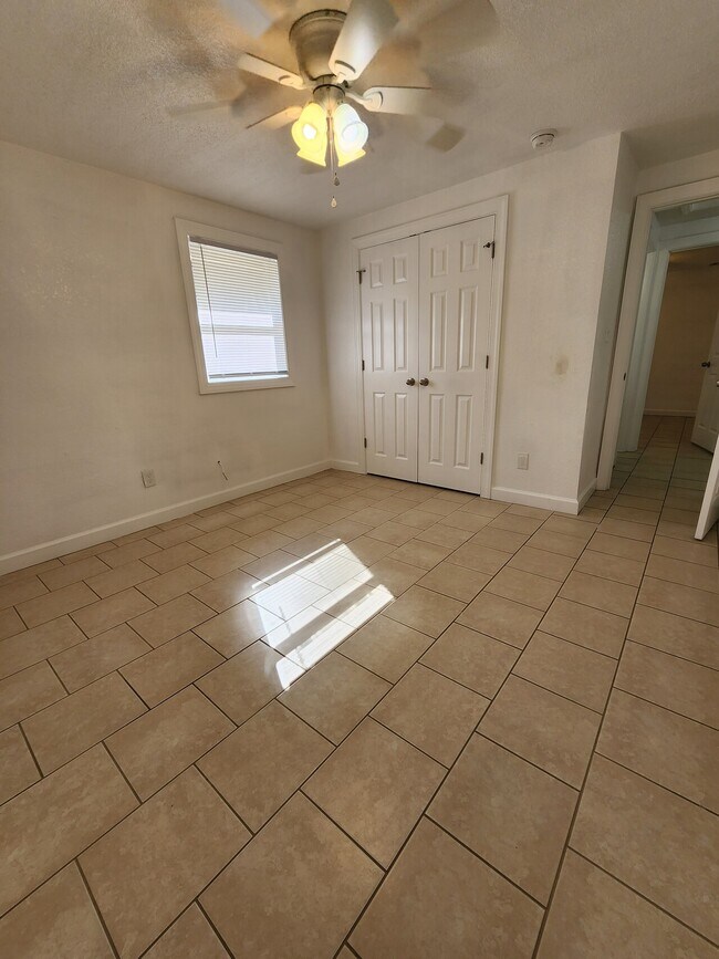 Building Photo - Frank Dr