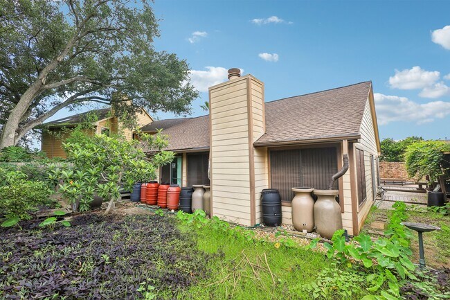 Building Photo - 1723 Sullins Way