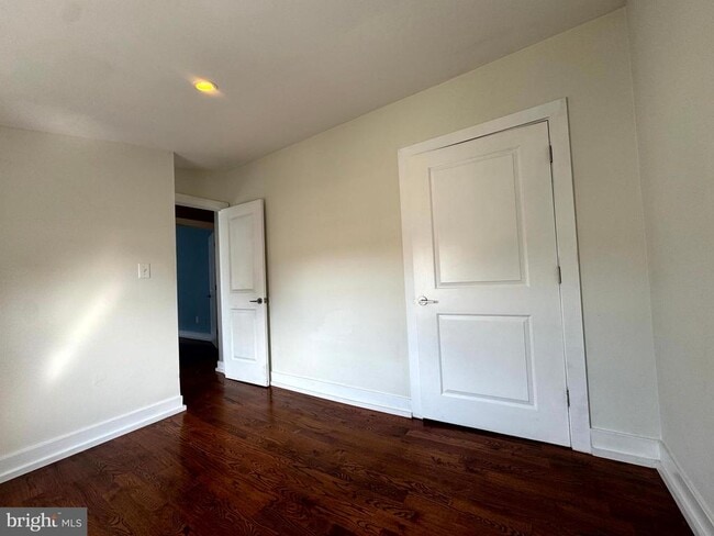 Building Photo - 1415R E Hewson St