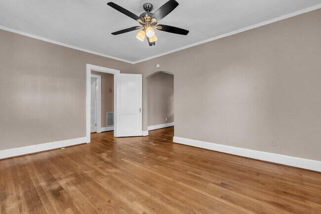 Building Photo - 2 bed 1 bath by the University of Memphis