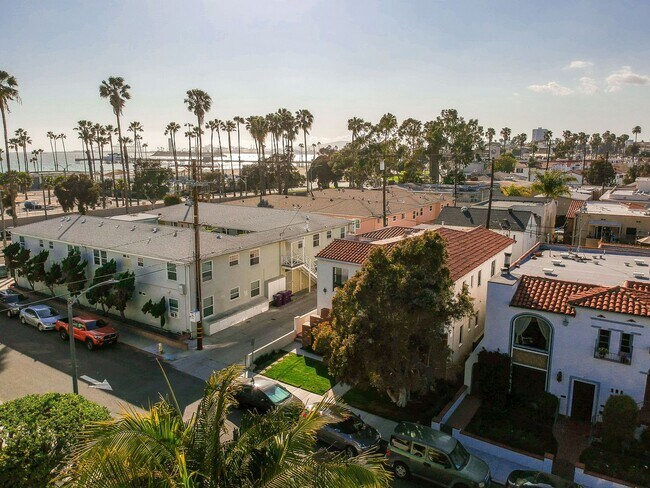 Building Photo - Belmont Shores Beachside Living – 3 Bed / 2 Bath