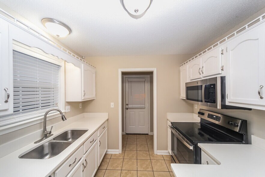 Building Photo - 7621 Davis Pkwy
