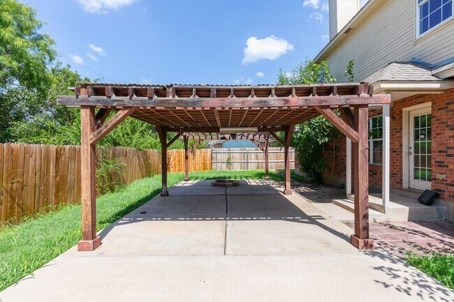 Building Photo - 3310 Silver Oaks Dr
