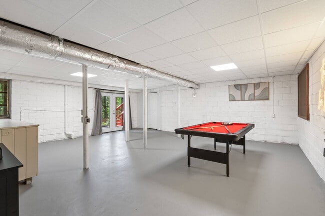 Building Photo - 1618 Cooper Lake Rd SE