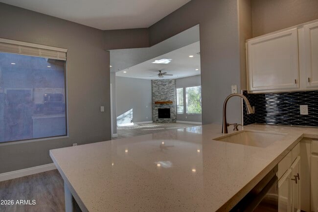 Building Photo - 16420 N Thompson Peak Pkwy