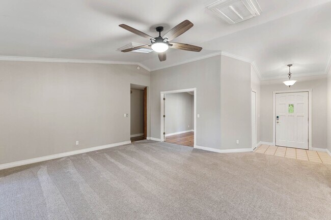 Building Photo - New Rental!