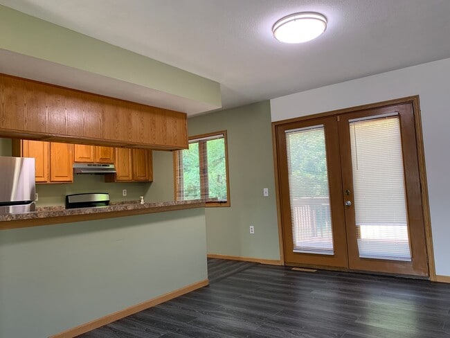 Building Photo - Beautiful 3-bedroom