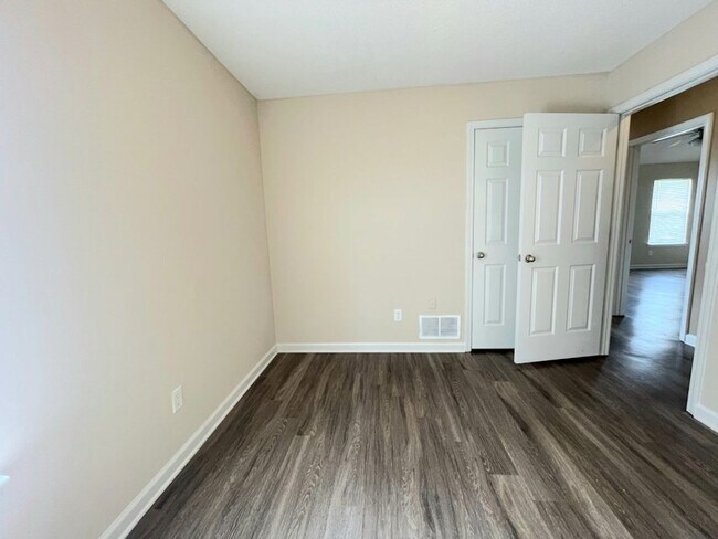 Building Photo - Villas of Northcreek