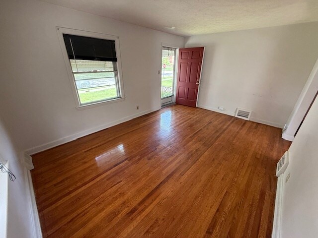 Building Photo - 5533 Beechwood Ave