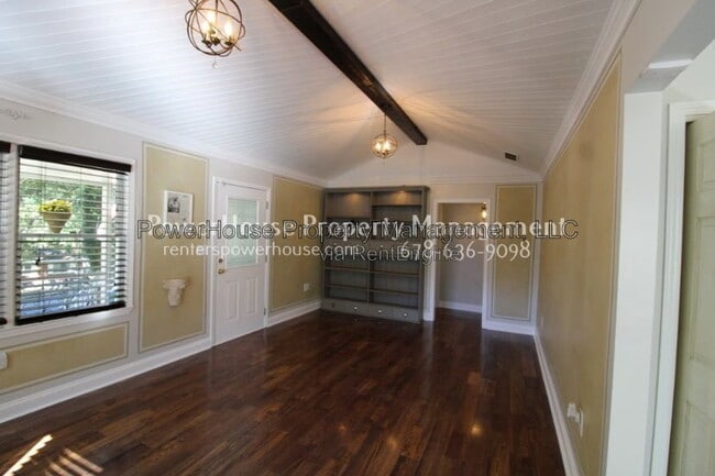 Building Photo - 4017 Doral Dr