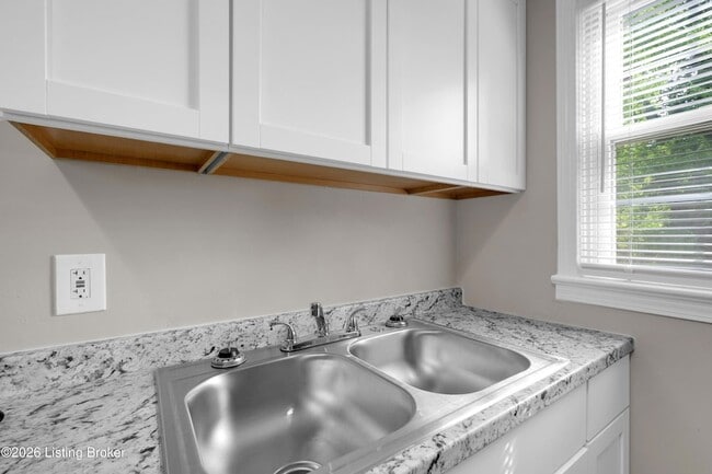 Building Photo - 1927 S 28th St