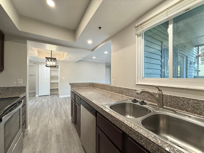 Building Photo - 2 bedroom 2 Bathroom Condo in Park City