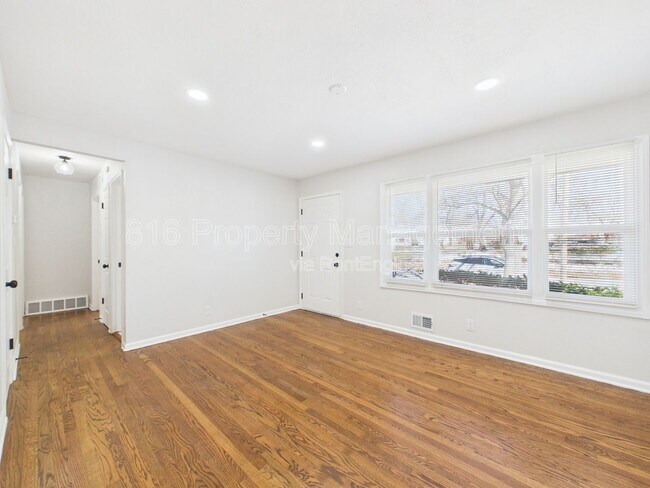 Building Photo - 4730 Richmond Ave