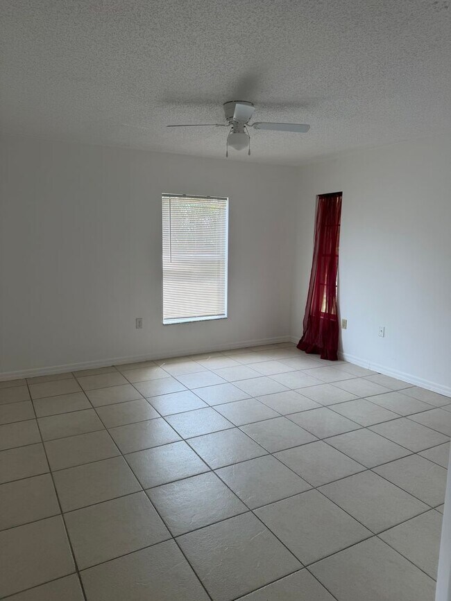 Building Photo - 2208 N Lockwood Ridge Rd