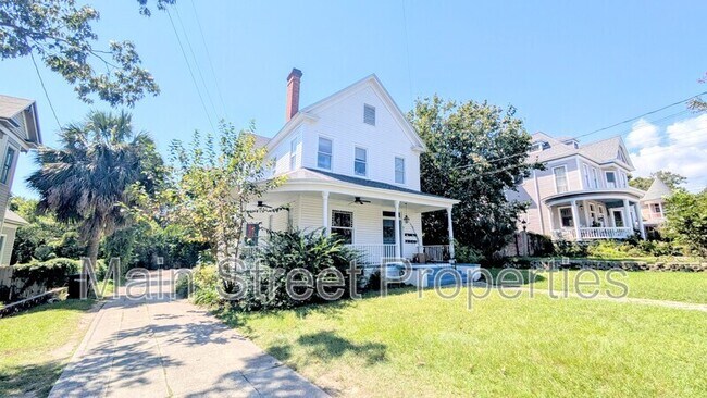 Building Photo - 911 N Spring St