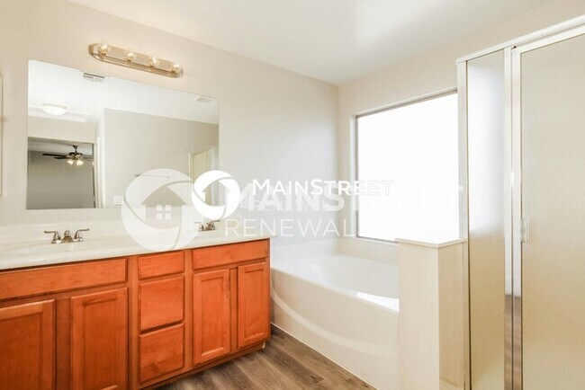 Building Photo - 6 Bedroom Pet-Friendly Home in Tolleson, AZ with Main Street Renewal