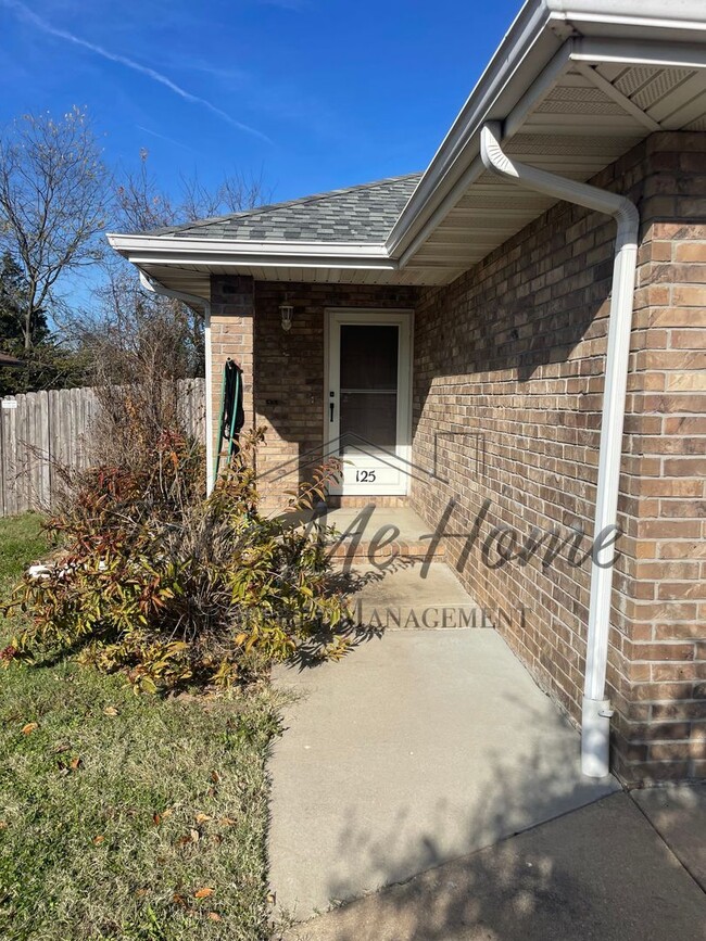 Building Photo - 3 Bedroom Duplex in Nixa!