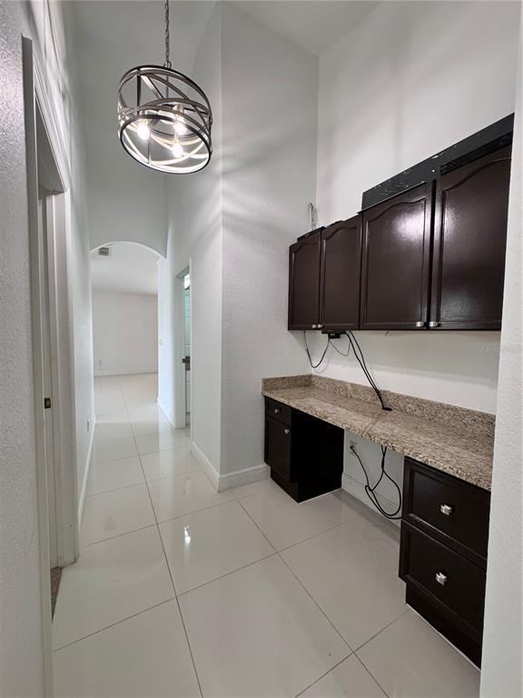 Building Photo - 2823 Maguire Dr