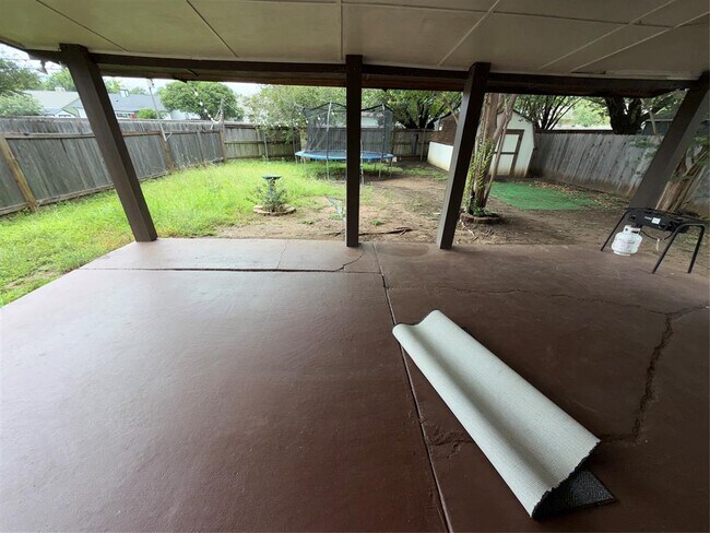 Building Photo - 1704 Matagorda Dr