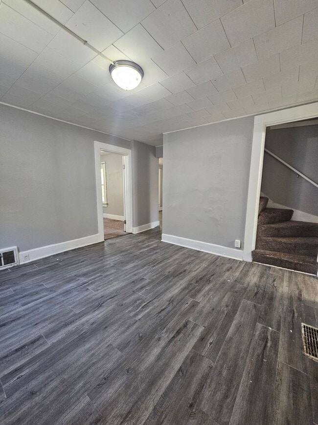 Building Photo - There is a $25 fee per application and eve...