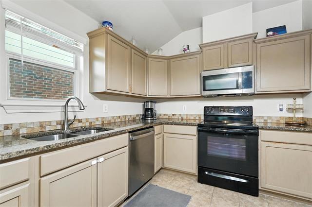 Building Photo - 3206 Kingsbrook Dr