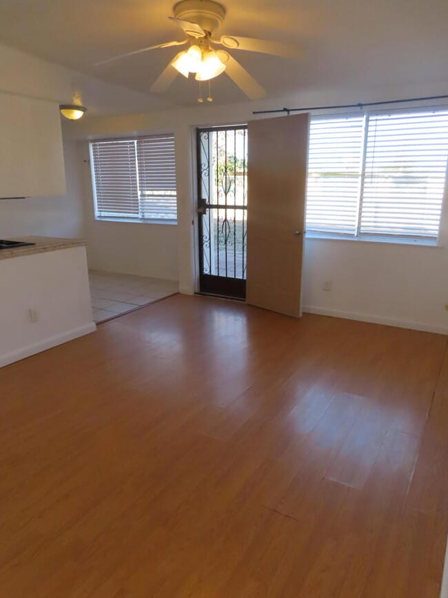 Building Photo - 10052 Kenworthy St