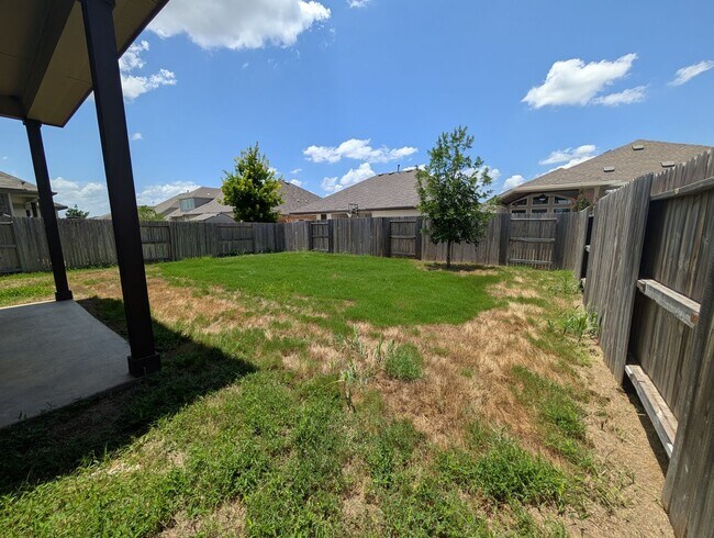 Building Photo - 4/2.5/2 with Large Game Room / Near Gruene...