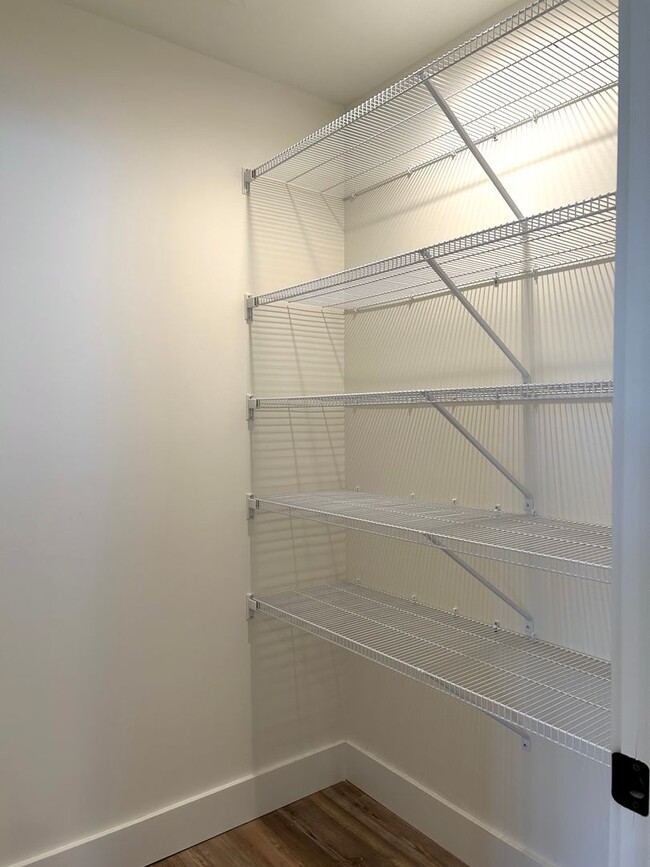 Building Photo - 213/215 Wyldwood