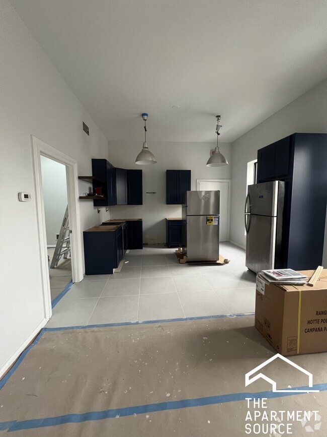 Building Photo - 646 N Damen Ave