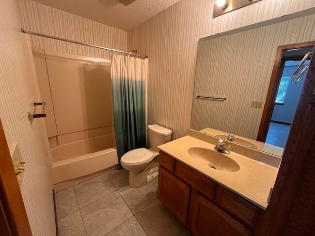 Building Photo - 2904 Alpine Pl