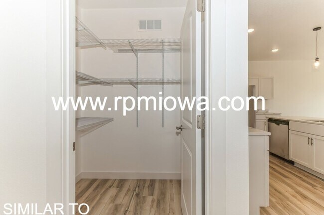 Building Photo - NEW CONSTRUCTION!! 4 Bed, 3 Bath Home in Urbandale