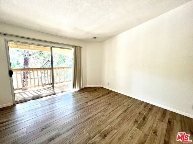 Building Photo - 640 Indian Oak Ln