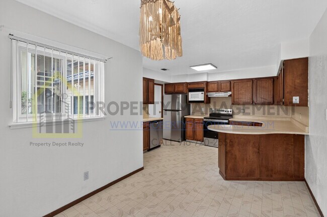 Building Photo - 9550 Colton Ave