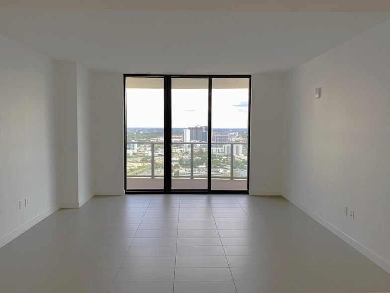 Building Photo - 1600 NE 1st Ave