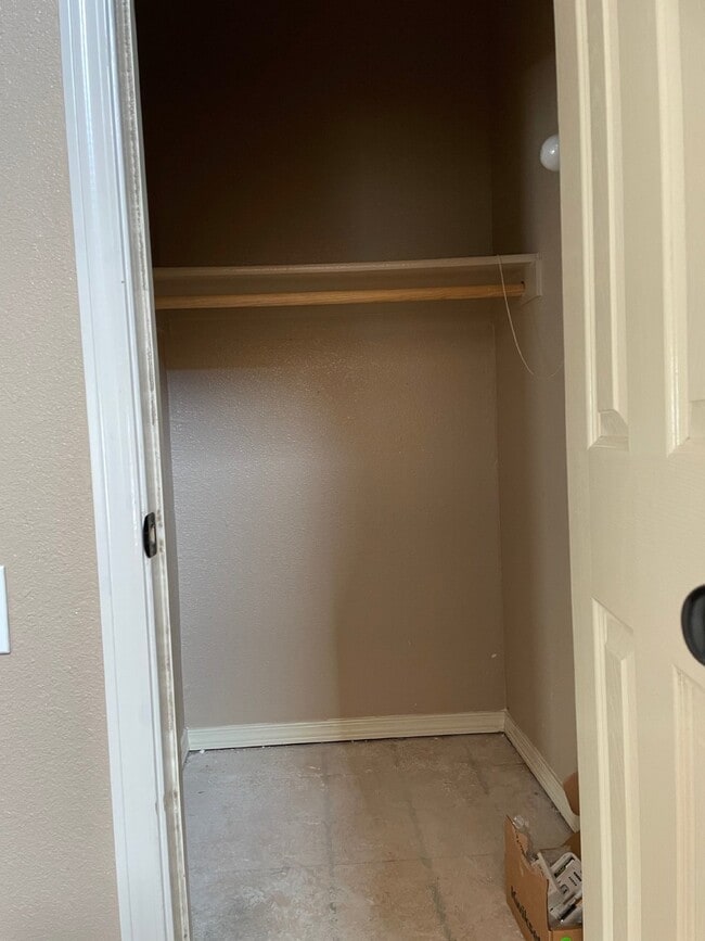 Building Photo - 12960 Cozy Cove Ave